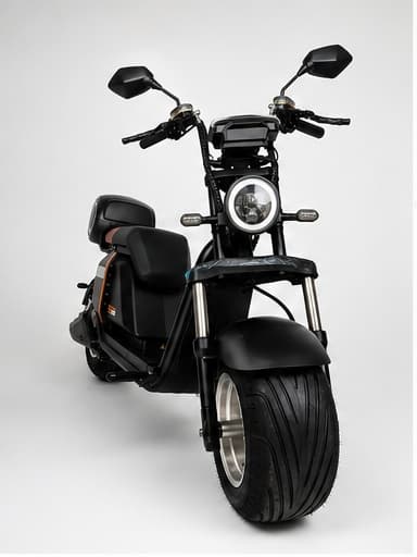 Full Electric S60 preta em três quartos, ângulo alternativo